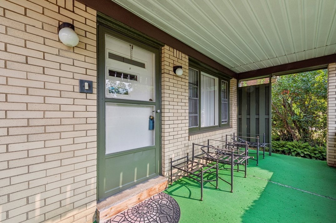 100 Broadway Ave, North Versailles, PA 15137-1841