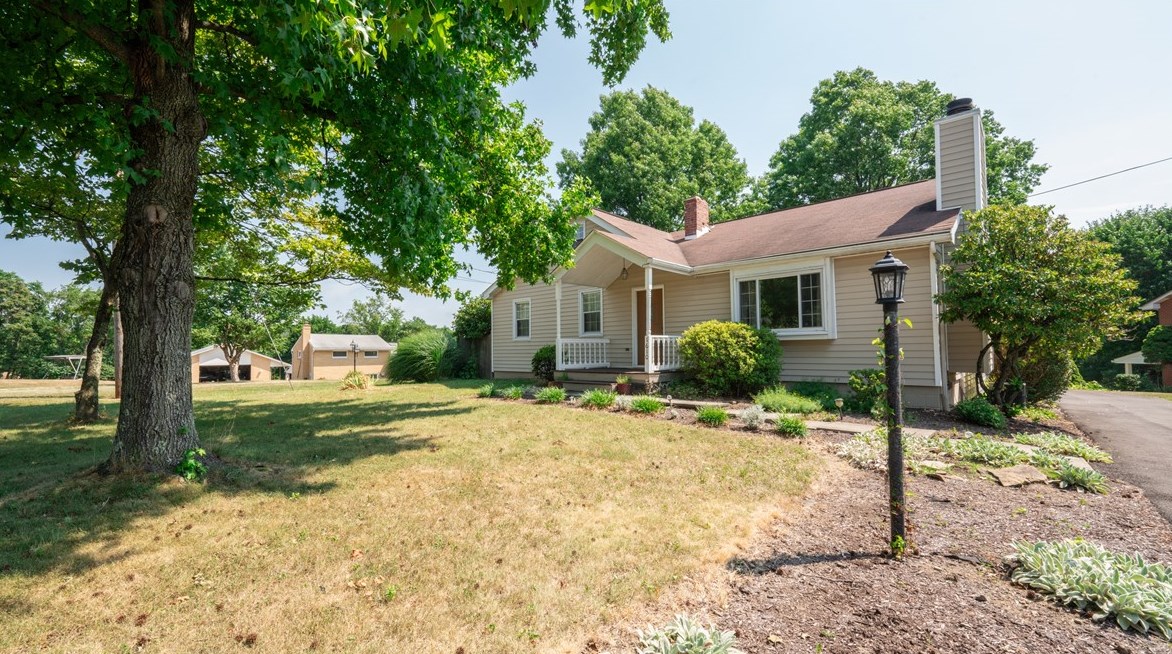 1610 Middlecrest Dr, Glenshaw, PA 15116