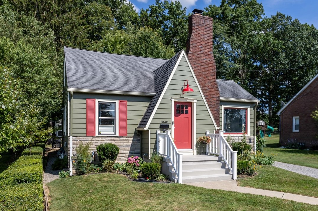 1040 Bechtol Ave, Hermitage, PA 16146