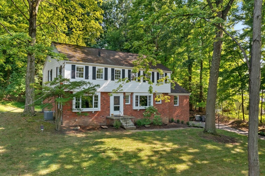 224 Robinhood Ln, Canonsburg, PA 15317