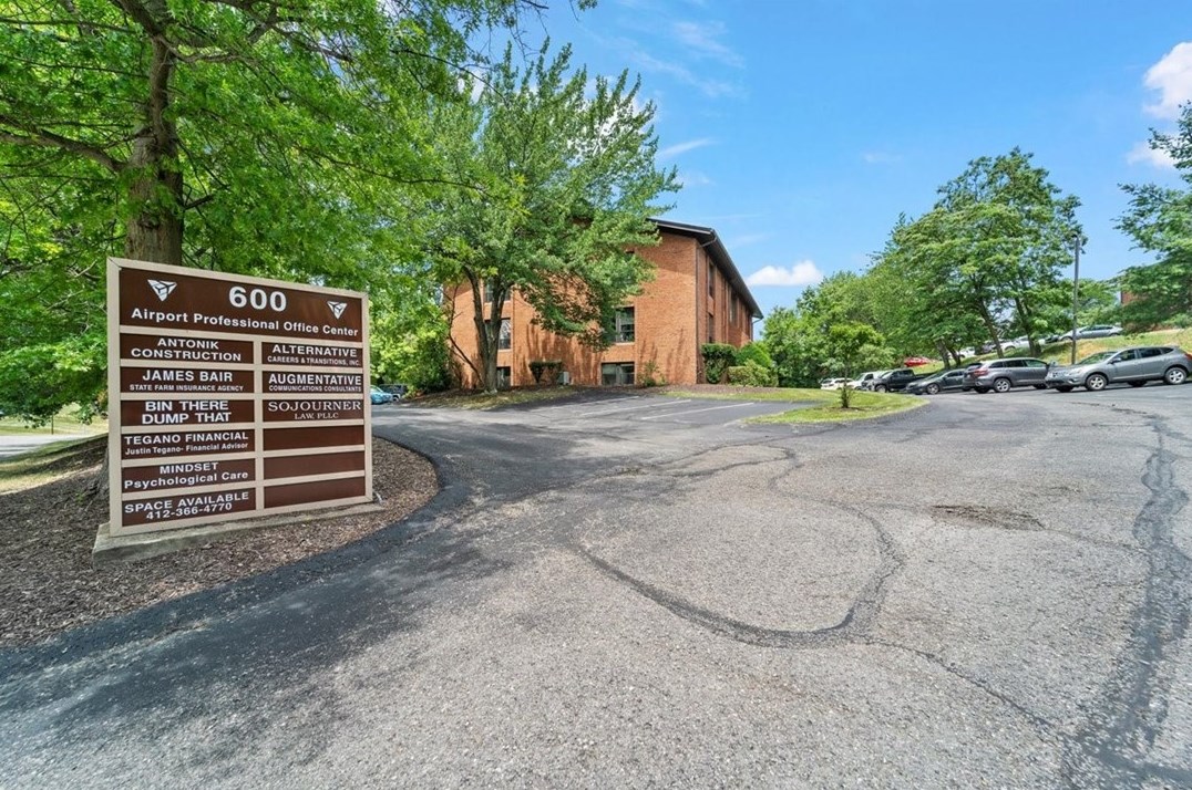 600 Commerce Dr #607, Moon Twp, PA 15108
