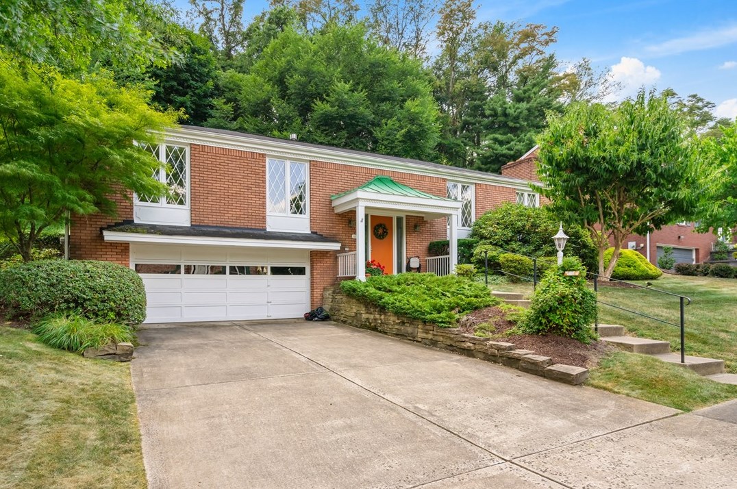 118 Old Suffolk Dr, Monroeville, PA 15146