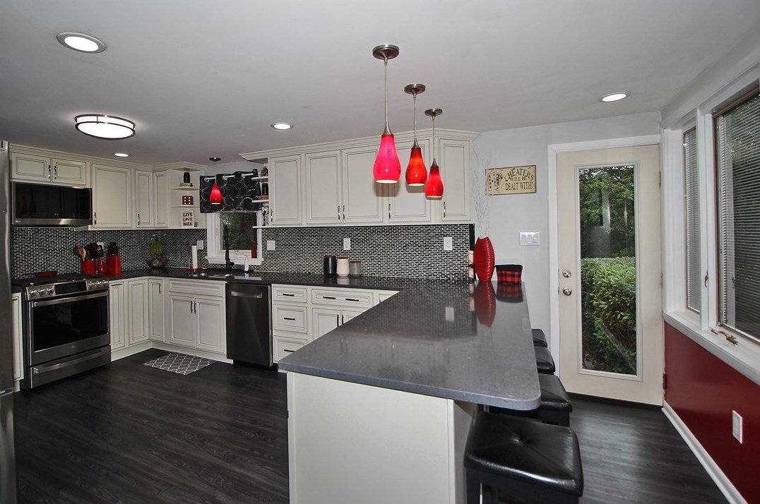 21 Meadowcrest Dr, Cecil, PA 15321