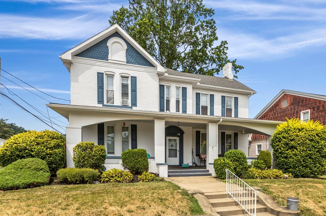 322 W Pike St, Houston, PA 15342