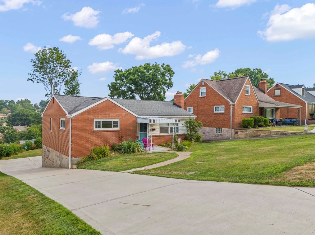 1644 Moynelle Dr, Pittsburgh, PA 15243