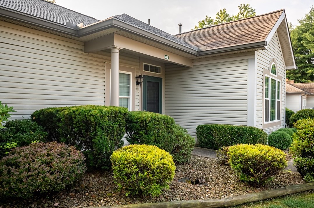 48 Stone Ridge Blvd, Hermitage, PA 16148