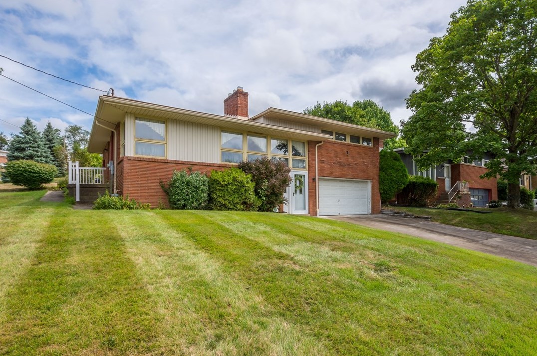 897 Fredericka Dr, Pittsburgh, PA 15236