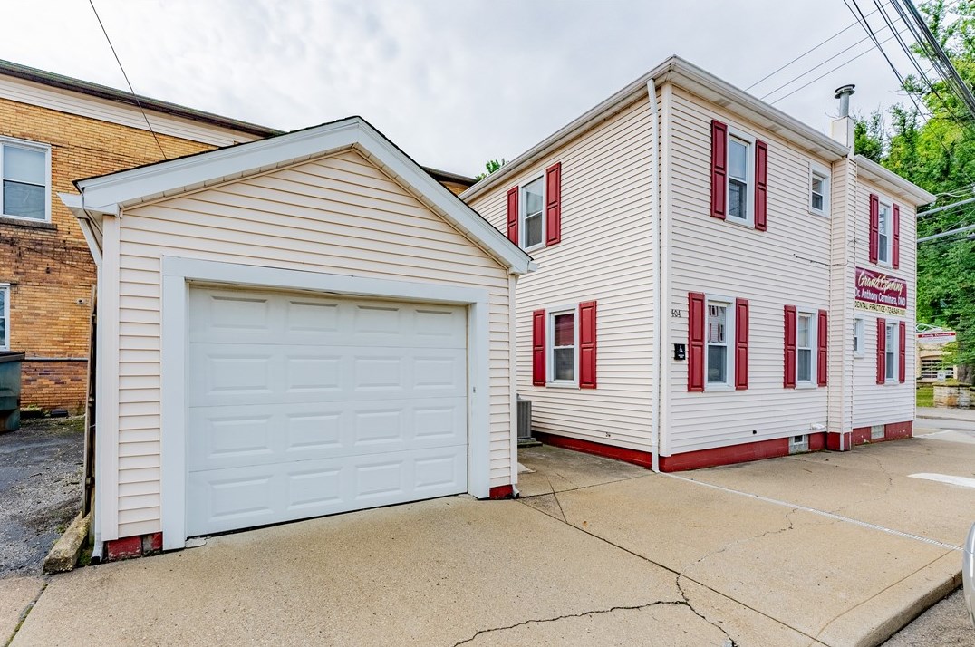 601 4th Ave, New Brighton, PA 15066