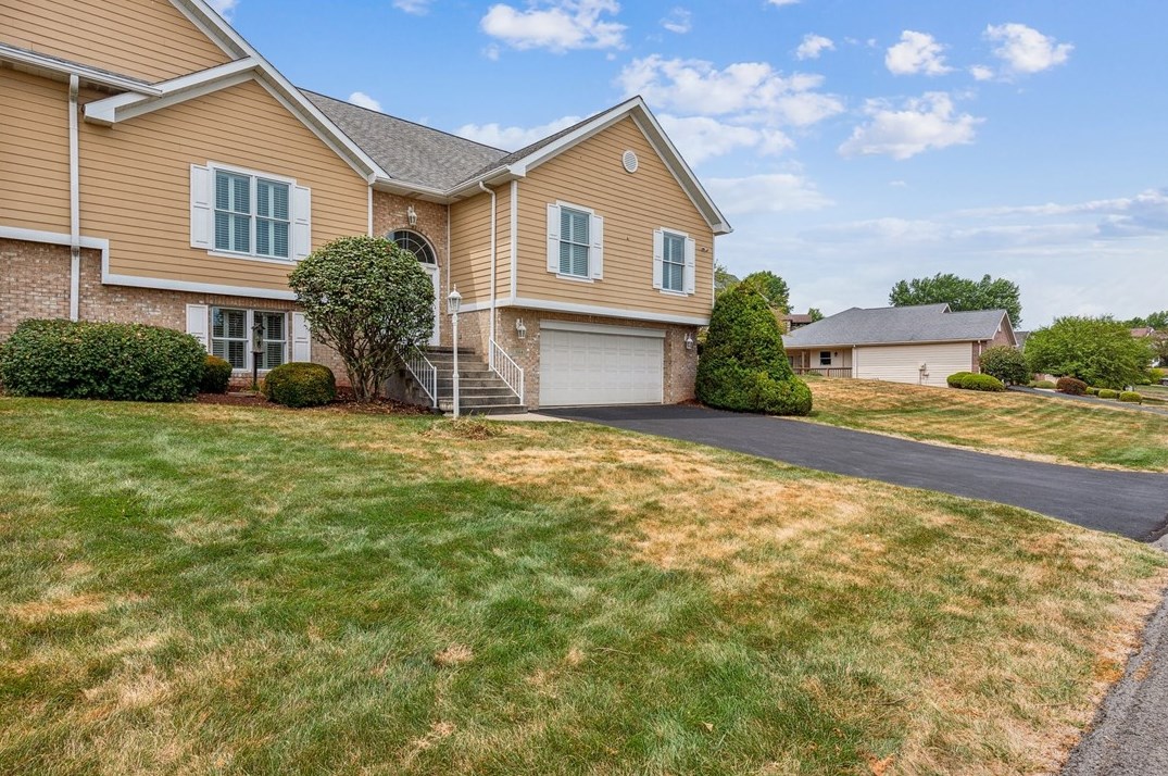 1014 Boniface Dr, Latrobe, PA 15650