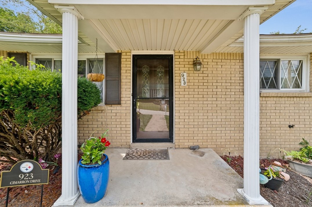 923 Cimarron Dr, Pittsburgh, PA 15235