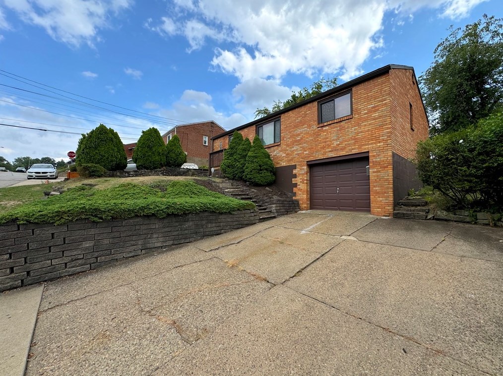 745 Esther St, Pittsburgh, PA 15227