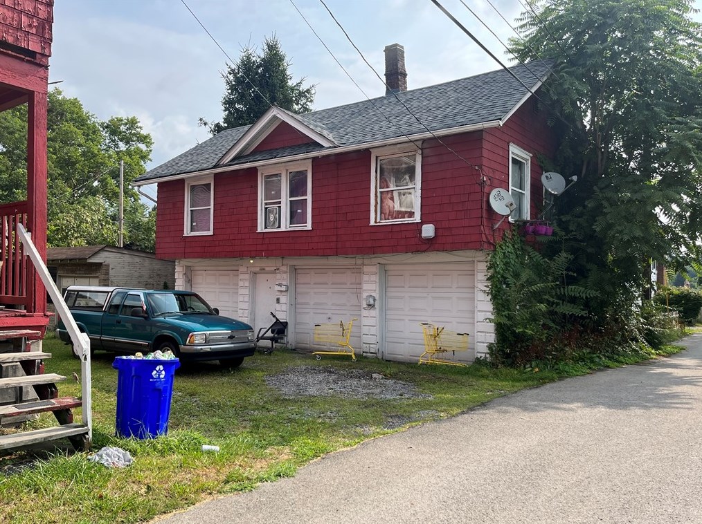 308 Berger Pl, New Castle, PA 16101