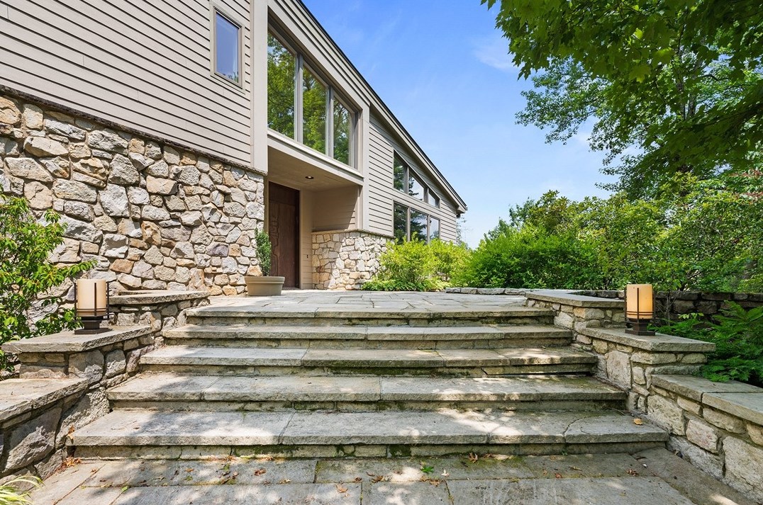 106 Fair Acres Dr, Sewickley, PA 15143