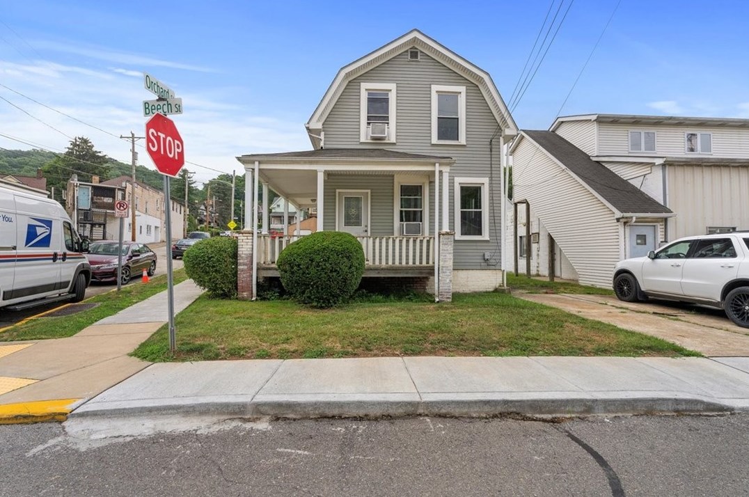 67 Orchard St, Ambridge, PA 15003