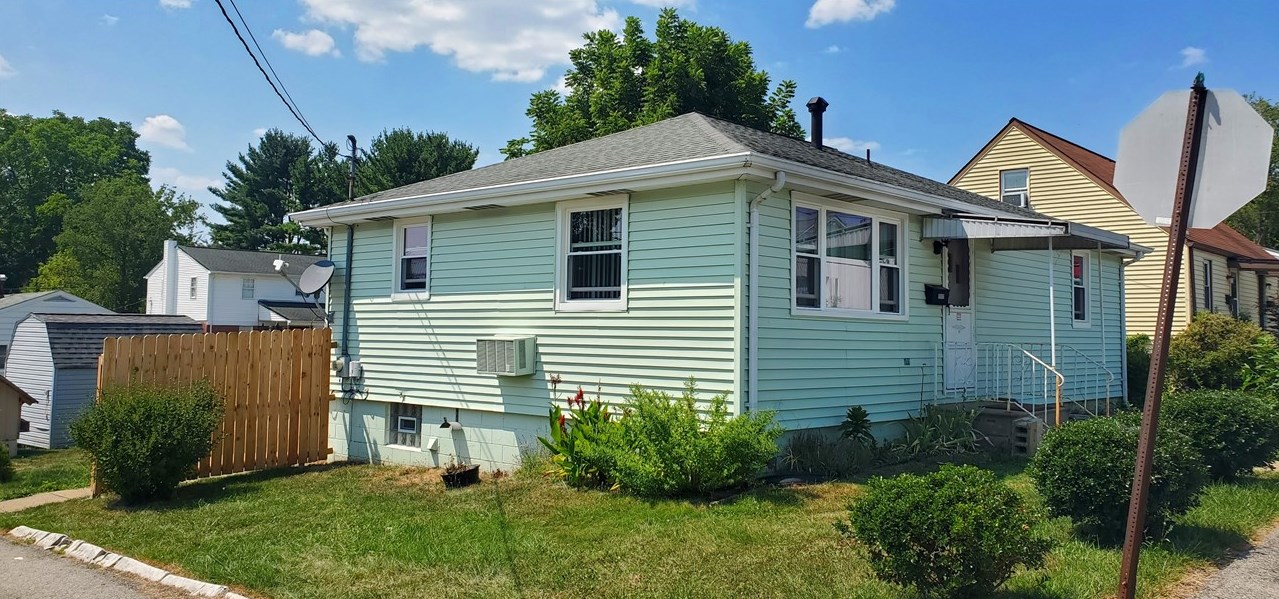 1117 Burns St, Latrobe, PA 15650