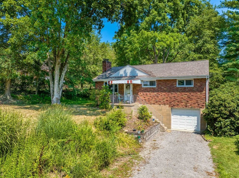 3057 Bardona Cir, Gibsonia, PA 15044