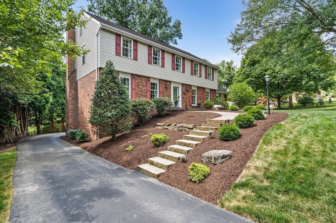 2455 Fairway Cir, Pittsburgh, PA 15237