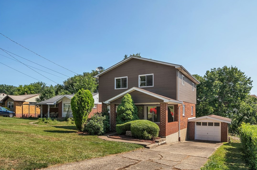 110 Queenston Dr, Pittsburgh, PA 15235