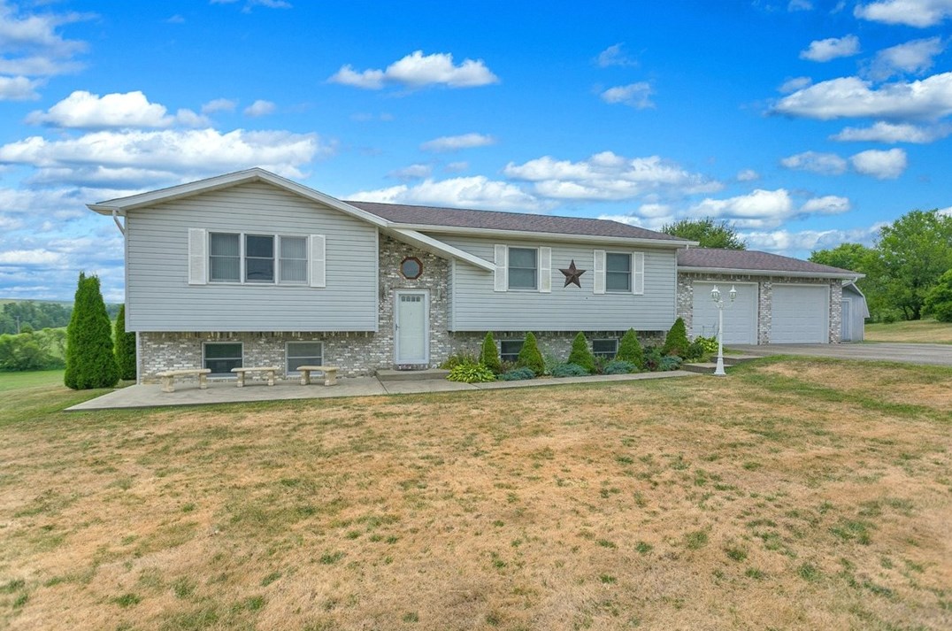 193 Duck Pond Rd, Connellsville, PA 15425