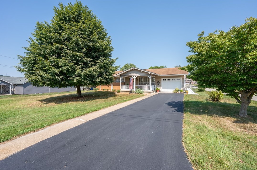 721 Market St, Saltsburg, PA 15681