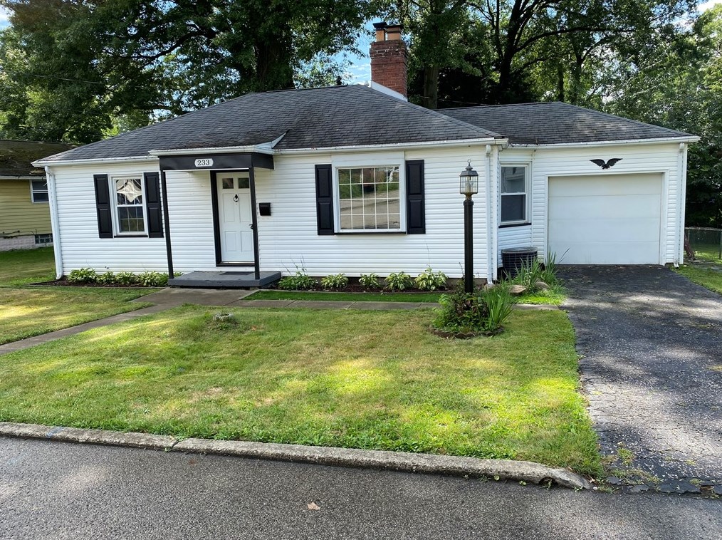 233 Ashton Rd, Hermitage, PA 16146