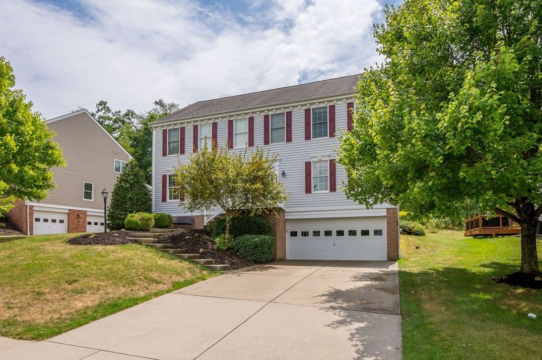 1178 Snee Dr, Bethel Park, PA 15102