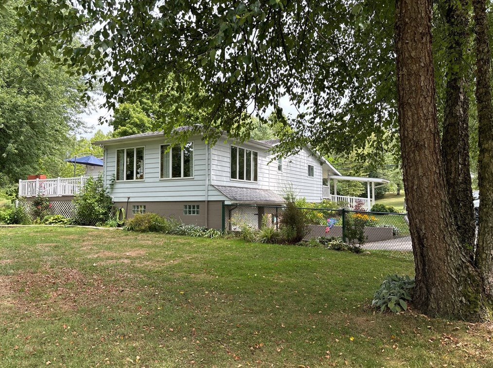 439 Johnson Ln, Connellsville, PA 15425