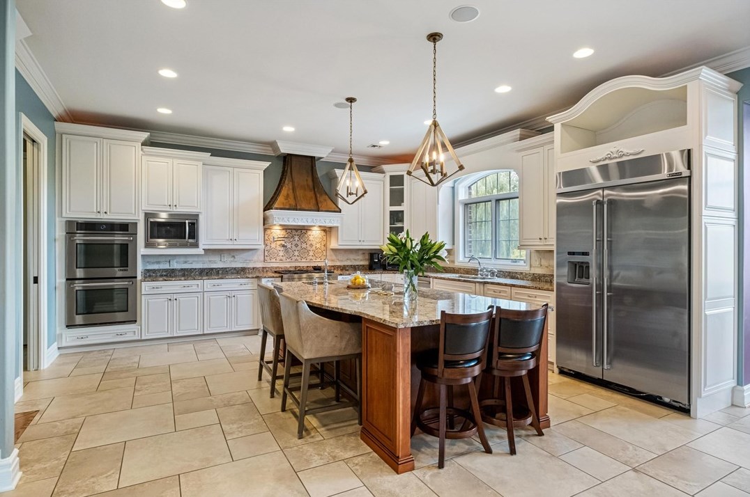 2230 Country Clb Dr, Pittsburgh PA 15235-4114 exterior