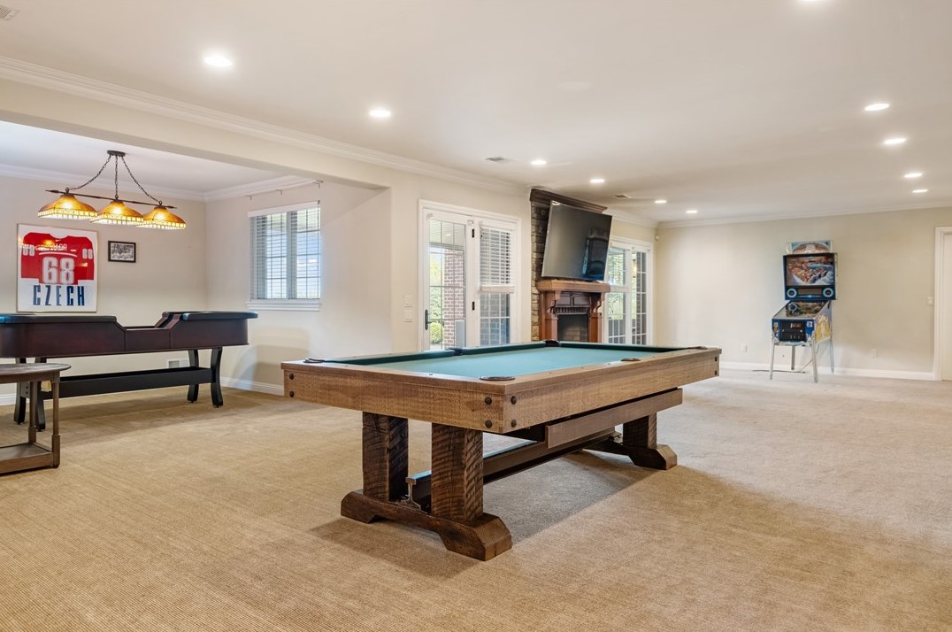 2230 Country Clb Dr, Pittsburgh PA 15235-4114 exterior