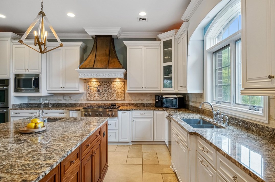 2230 Country Clb Dr, Pittsburgh PA 15235-4114 exterior