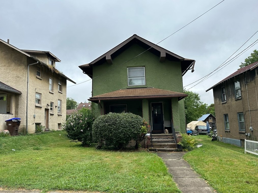 121 Shenango Blvd, Hermitage, PA 16121