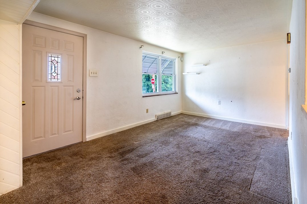 702 Esther St, Pittsburgh, PA 15227-1702