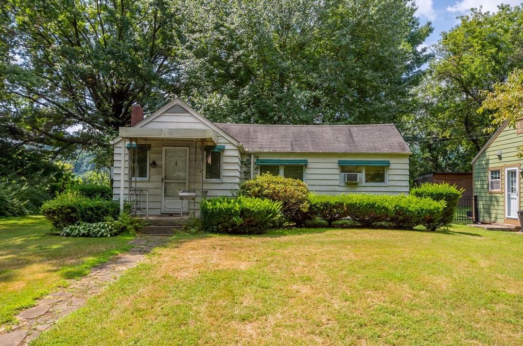 666 Maple Ln, Sewickley, PA 15143