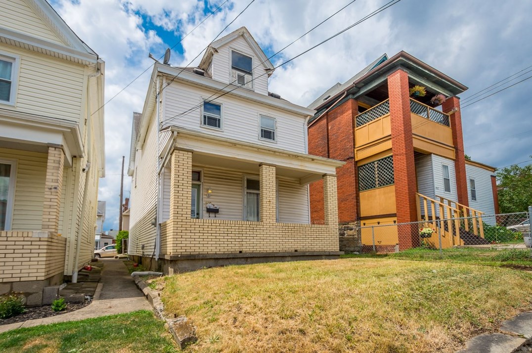 608 Boggs Ave, Pittsburgh, PA 15211-2323