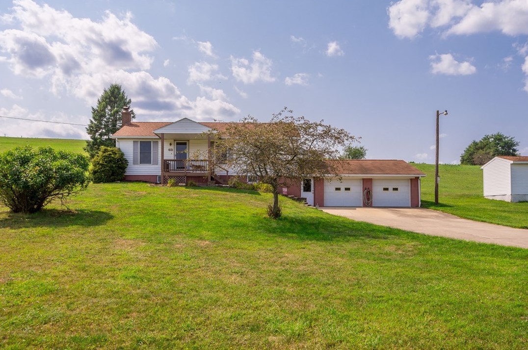 62 Lena Ln, Washington, PA 15301