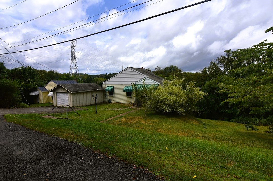 2508 Golfview Ln, Pittsburgh, PA 15122