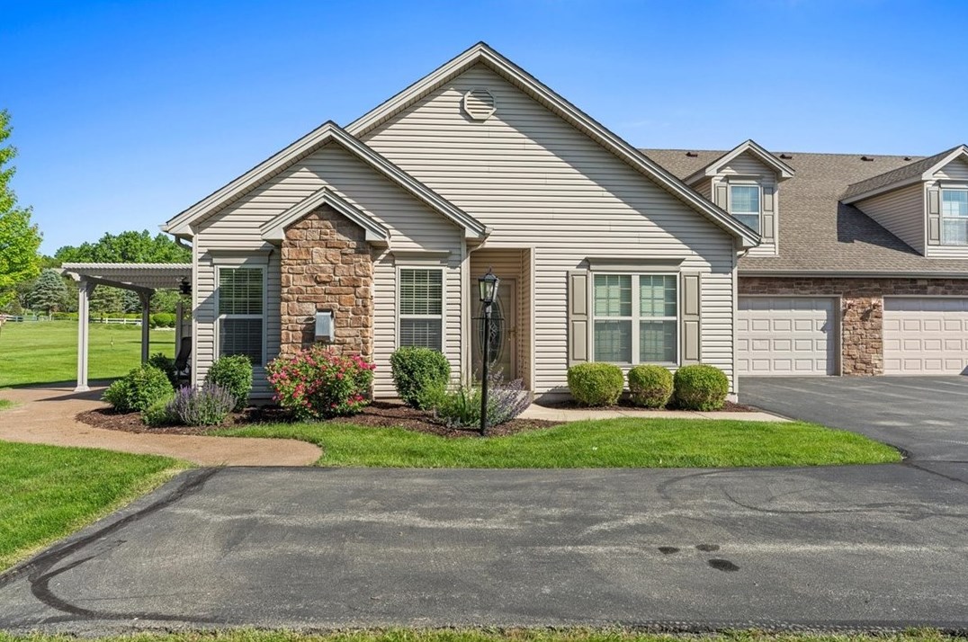1043 Carriage Ln, Saxonburg, PA 16056