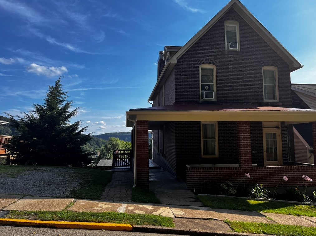 139 Stewart St, Freeport, PA 16229