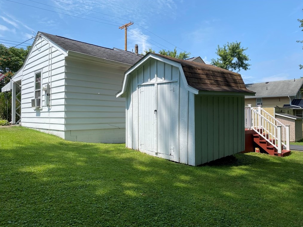 330 Mercer Rd, Greenville, PA 16125