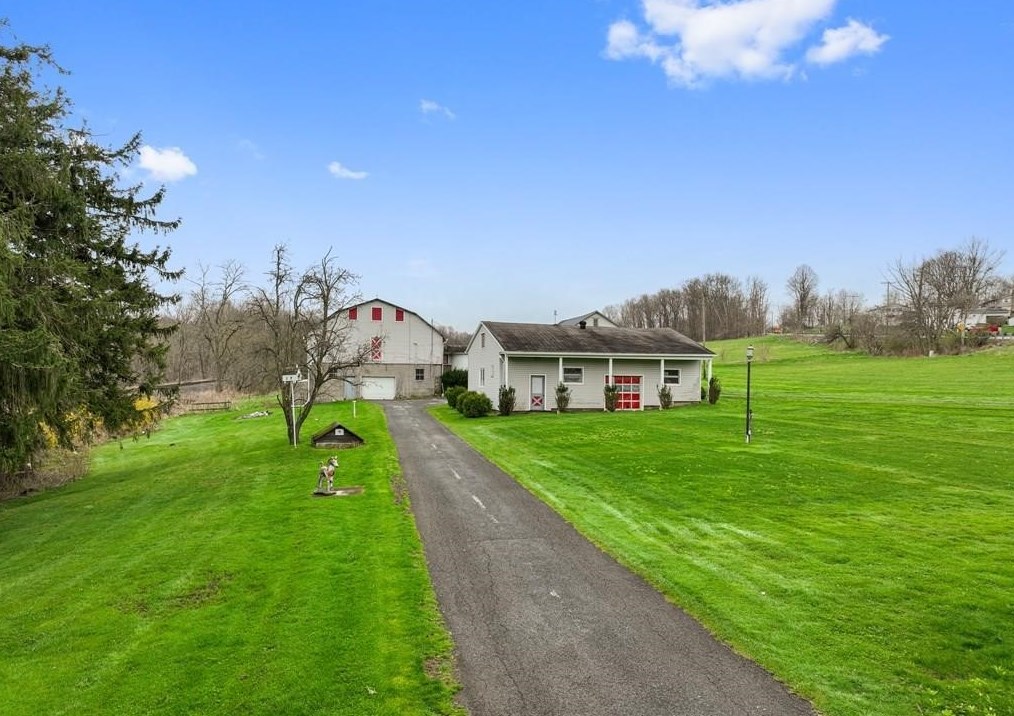 1182 Forest Hills Dr, Salix, PA 15952