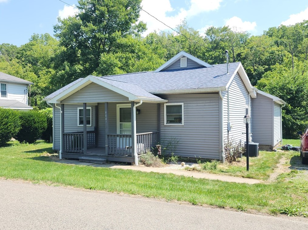4447 Hollow Rd, New Castle, PA 16101