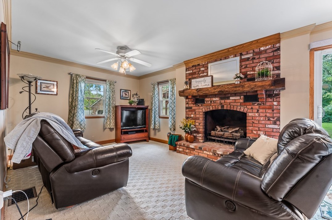 220 Hoover Rd, New Castle, PA 16101
