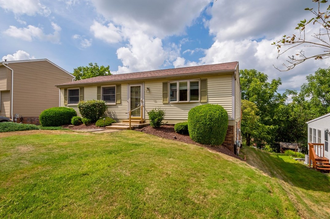 919 Hurl Dr, Pittsburgh, PA 15236