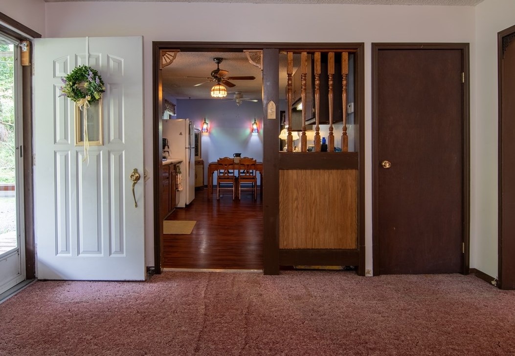 370 Center Dr, Chicora, PA 16025