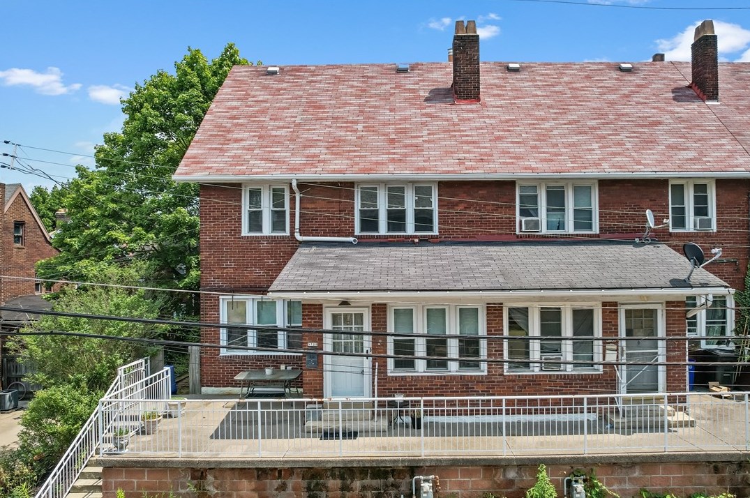 5720 Munhall Rd, Pittsburgh, PA 15217