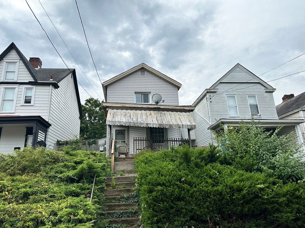 1105 Fairdale St, Pittsburgh, PA 15204