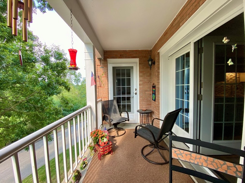 201 Kingsberry Cir, Pittsburgh PA  15234-1051 exterior