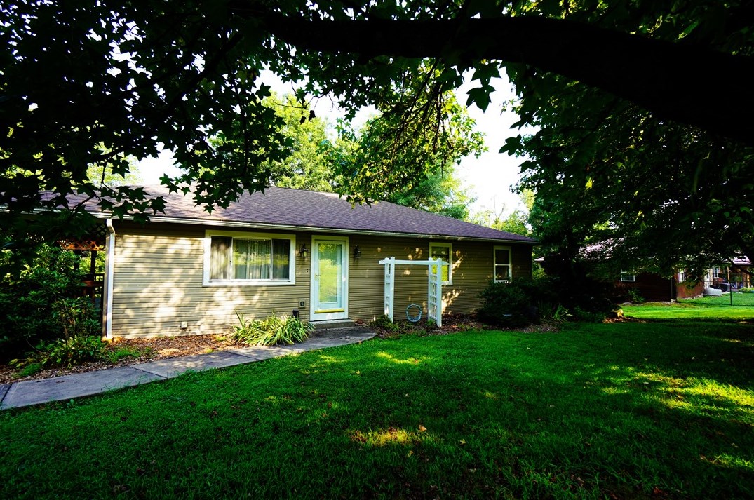 343 Adelaide Rd, Connellsville, PA 15425