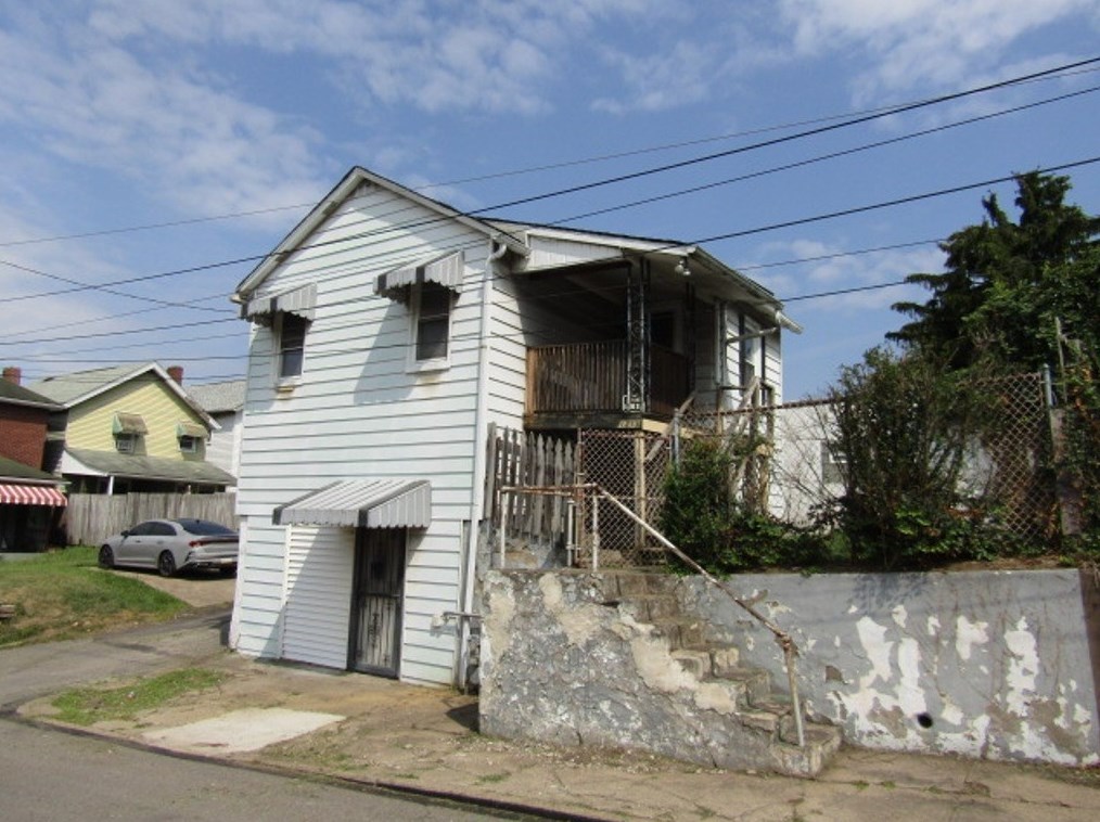 1313 Center St, Turtle Creek, PA 15145-1762