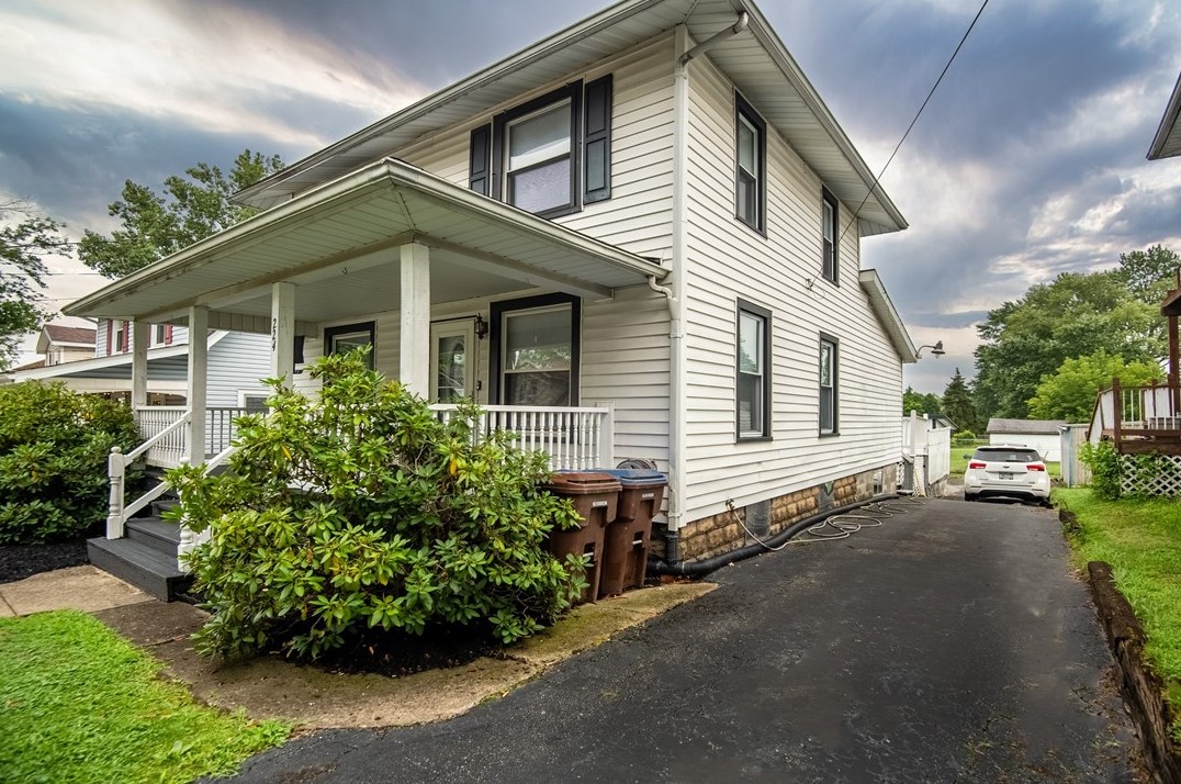 224 S Myers Ave, Hermitage, PA 16146